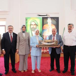 Aile ve Sosyal Hizmetler Bakanımız Göktaş, Alevi vatandaşlarla bir araya geldi, aşure dağıttı - fotoğraf 5