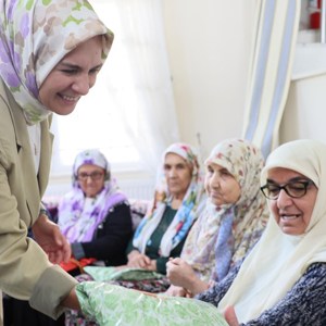 Minister of Family and Social Services Mahinur Özdemir Göktaş paid a visit to the nursing homes in Aydın. - fotoğraf 2
