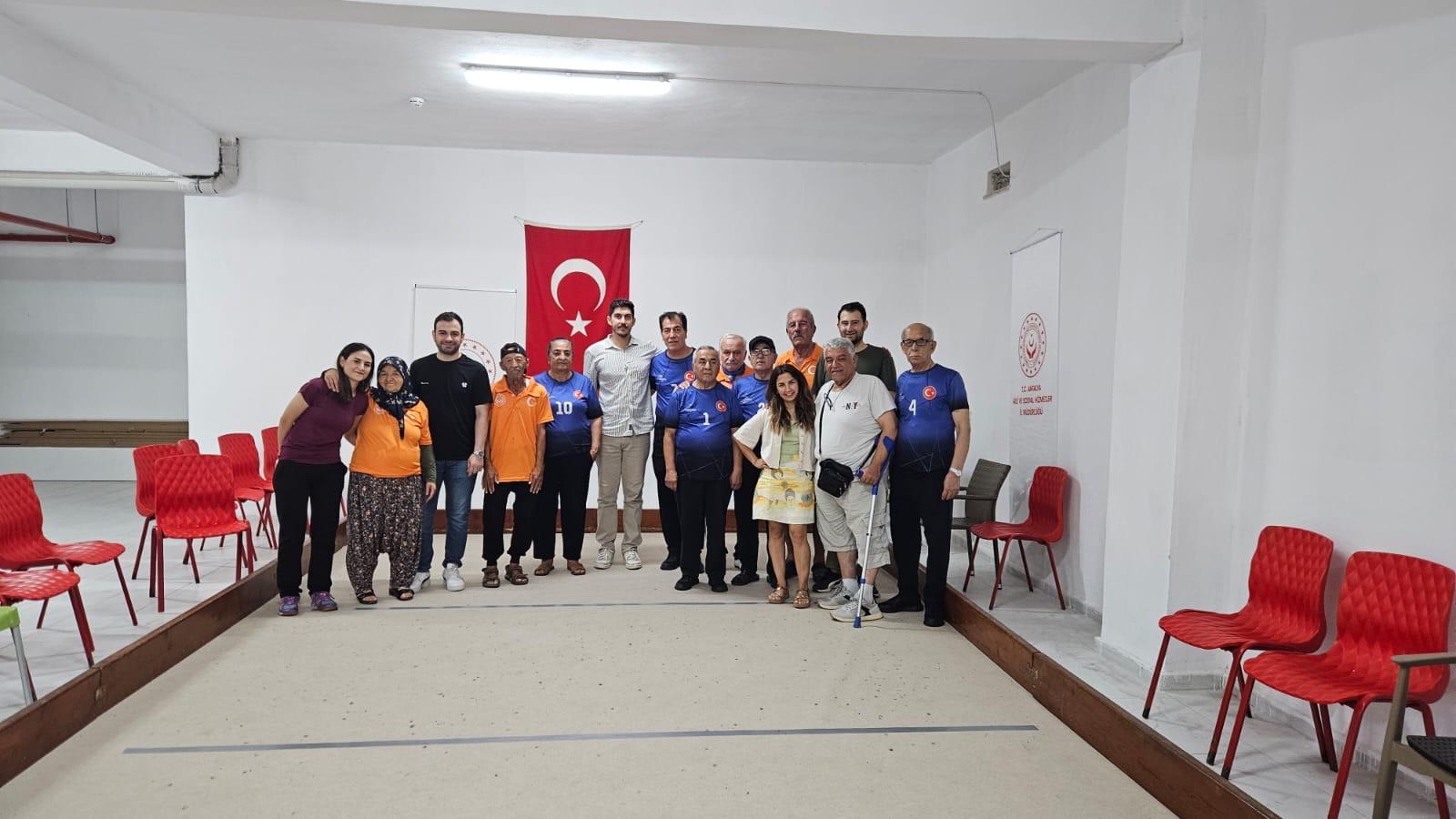 Türkiye Yetişkin Gençler Bocce Turnuvası eleme maçları tüm hızıyla devam ediyor. Silifke Huzurevimiz ile Antalya Huzurevinin yetişkin gençleri arasında düzenlenen müsabakada dostluk kardeşlik ve samimiyet kazandı❤️