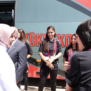 Bakanımız Göktaş Yüksekova Spor Kulübü Kadın Futbol Takımı Otobüs Teslim Töreni’ne Katıldı - fotoğraf 12