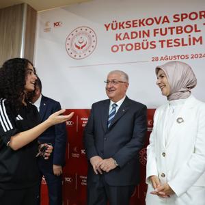 Bakanımız Göktaş Yüksekova Spor Kulübü Kadın Futbol Takımı Otobüs Teslim Töreni’ne Katıldı - fotoğraf 10