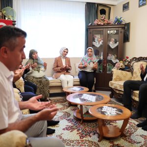 Bakanımız Sayın Mahinur ÖZDEMİR GÖKTAŞ Şehidimiz Tuğgeneral Sezgin Erdoğan’ın Kıymetli Ailesini Ziyaret Etti. - fotoğraf 2