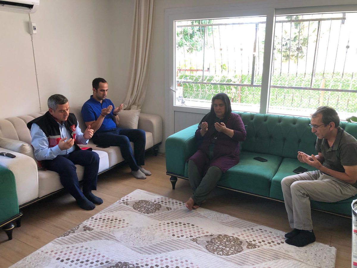 İl Müdürümüz Naci YILMAZ,2020 yılında Ağrı hudut hattında görevi başındayken şehit olan P. Uzm. Çvş. İdris ŞAHİN'in bizlere emaneti kıymetli ailesini ziyaret etti. Şehidimize Allah'tan rahmet ailesine sabırlar diliyoruz. 