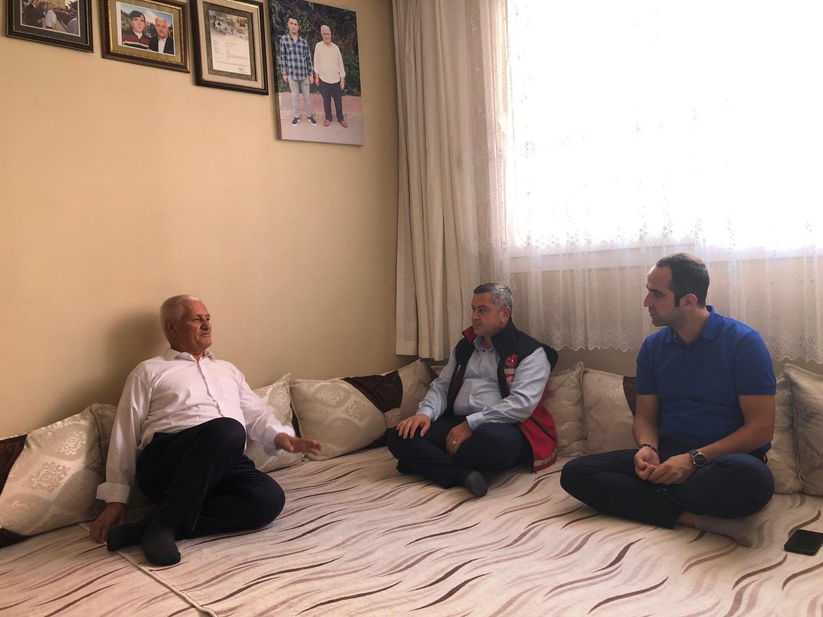 İl Müdürümüz Naci YILMAZ,2009 yılında vatani görevini yaptığı Batman’da geçirdiği trafik kazası sonucu şehit olan Mesut TORAMAN'ın kıymetli ailesini ziyaret etti.Aziz Şehidimize Allah'tan rahmet,ailesine sabırlar diliyoruz. 