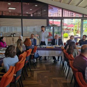 Üniversite Kazanan Çocuklara Tebrik Yemeği - fotoğraf 2