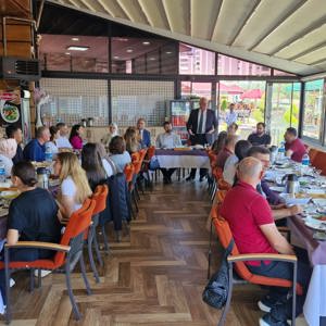 Üniversite Kazanan Çocuklara Tebrik Yemeği - fotoğraf 1