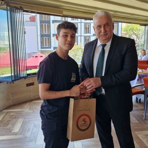 Üniversite Kazanan Çocuklara Tebrik Yemeği - fotoğraf 3