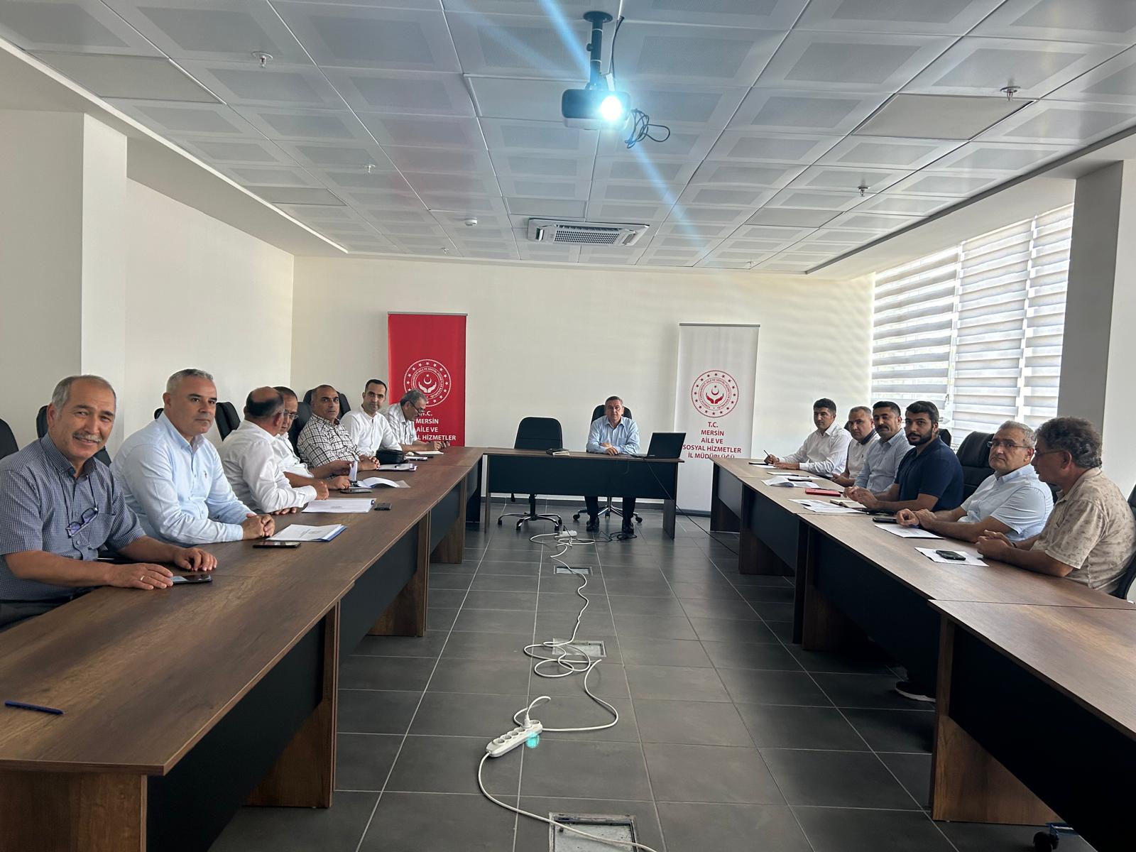 İl Müdürümüz Naci YILMAZ başkanlığında ilgili İl Müdür Yardımcılarımız, Şube Müdürlerimiz ve Sosyal Hizmet Merkezi Müdürlerimizin katılımıyla koordinasyon ve değerlendirme toplantısı gerçekleştirildi. 