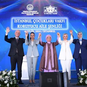 Emine Erdoğan Hanımefendi ve Bakanımız Mahinur Özdemir Göktaş Koruyucu Aileler ile Şenlikte Buluştu - fotoğraf 1