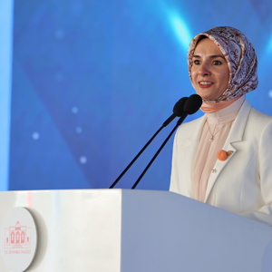 Emine Erdoğan Hanımefendi ve Bakanımız Mahinur Özdemir Göktaş Koruyucu Aileler ile Şenlikte Buluştu - fotoğraf 3