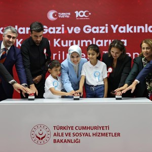 Bakanımız Göktaş: "Bugün yapacağımız atamalarla birlikte 50 bin 630 şehit ve gazi yakınlarımızın, gazilerimizin kamuda istihdamını sağladık" - fotoğraf 1