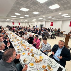 Aziz Şehitlerimizin Kıymetli Aileleri Ve Kahraman Gazilerimiz Onuruna Yemek Programı Düzenlendi - fotoğraf 12