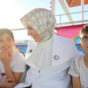 Aile ve Sosyal Hizmetler Bakanımız Göktaş, yetim depremzede çocuklarla lunaparka gitti - fotoğraf 3