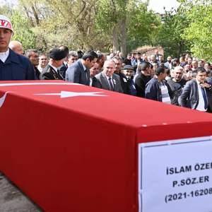 İl Müdürümüz Mahmut Selçuk Piyade Sözleşmeli Er İslam Özer’in cenazesine katıldı - fotoğraf 4