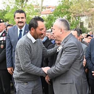İl Müdürümüz Mahmut Selçuk Piyade Sözleşmeli Er İslam Özer’in cenazesine katıldı - fotoğraf 2