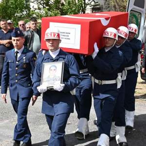 İl Müdürümüz Mahmut Selçuk Piyade Sözleşmeli Er İslam Özer’in cenazesine katıldı - fotoğraf 1