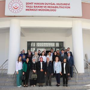 Sayın Valimizin Eşi Dr. Selma Ünlüer Hanımefendi Huzurevini Ziyaret Etti - fotoğraf 1