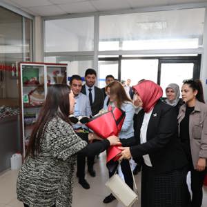 Sayın Valimizin Eşi Dr. Selma Ünlüer Hanımefendi Huzurevini Ziyaret Etti - fotoğraf 2