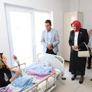 Sayın Valimizin Eşi Dr. Selma Ünlüer Hanımefendi Huzurevini Ziyaret Etti - fotoğraf 5