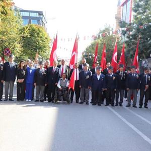 KAHRAMAN GAZİLERİMİZ, DÜZENLENEN PROGRAMLARLA ANILDI - fotoğraf 1