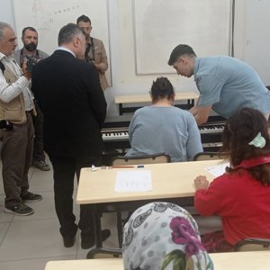  "Engelli Dostu Üniversite" protokolü kapsamında Piyano Kursuna devam eden 3 özel gereksinimli bireye eğitim - fotoğraf 2