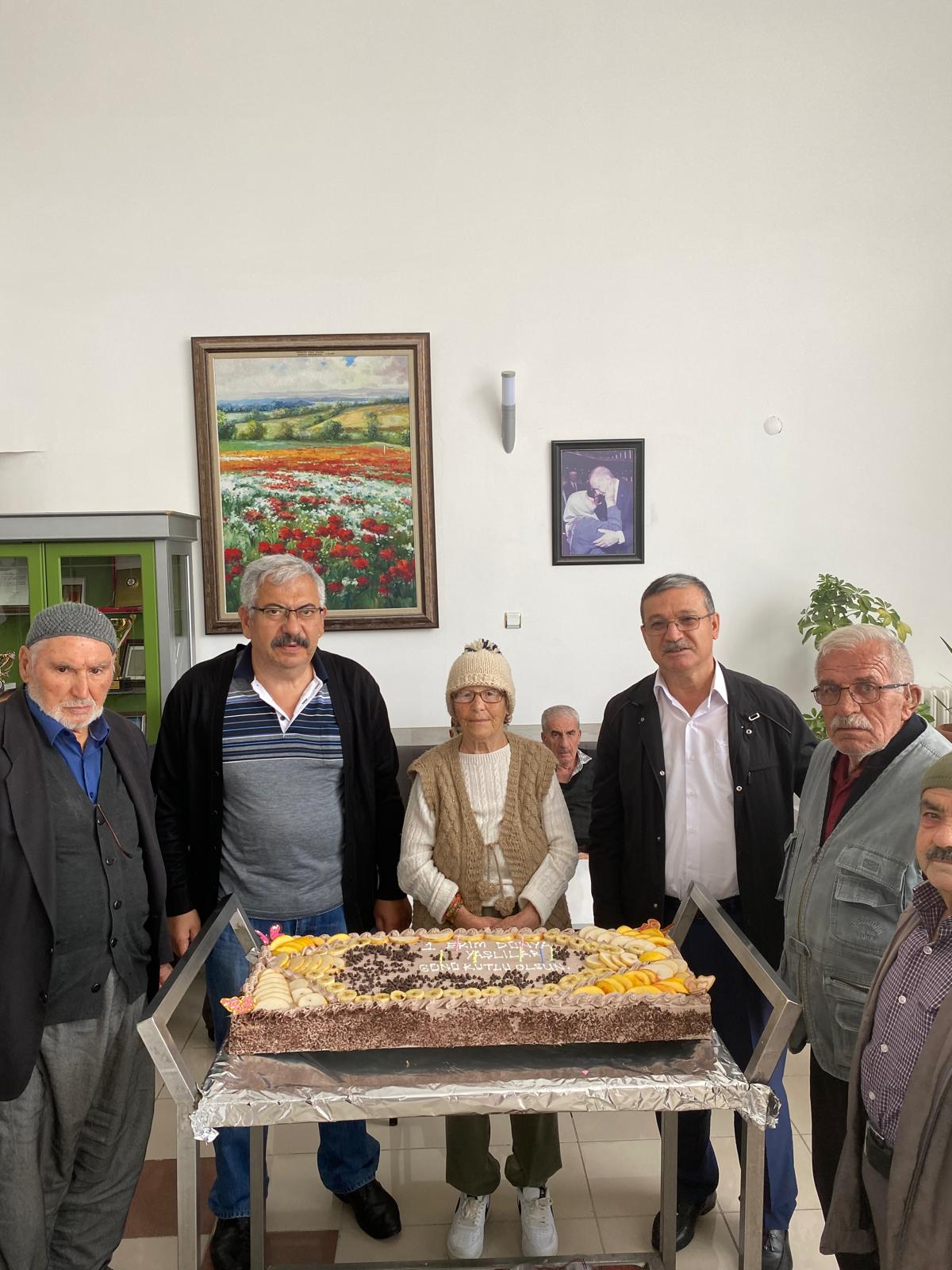 A. Kadir Üçyıldız Huzurevi'nde 1 Ekim Dünya Yaşlılar Günü Kutlama Programı Düzenlendi.