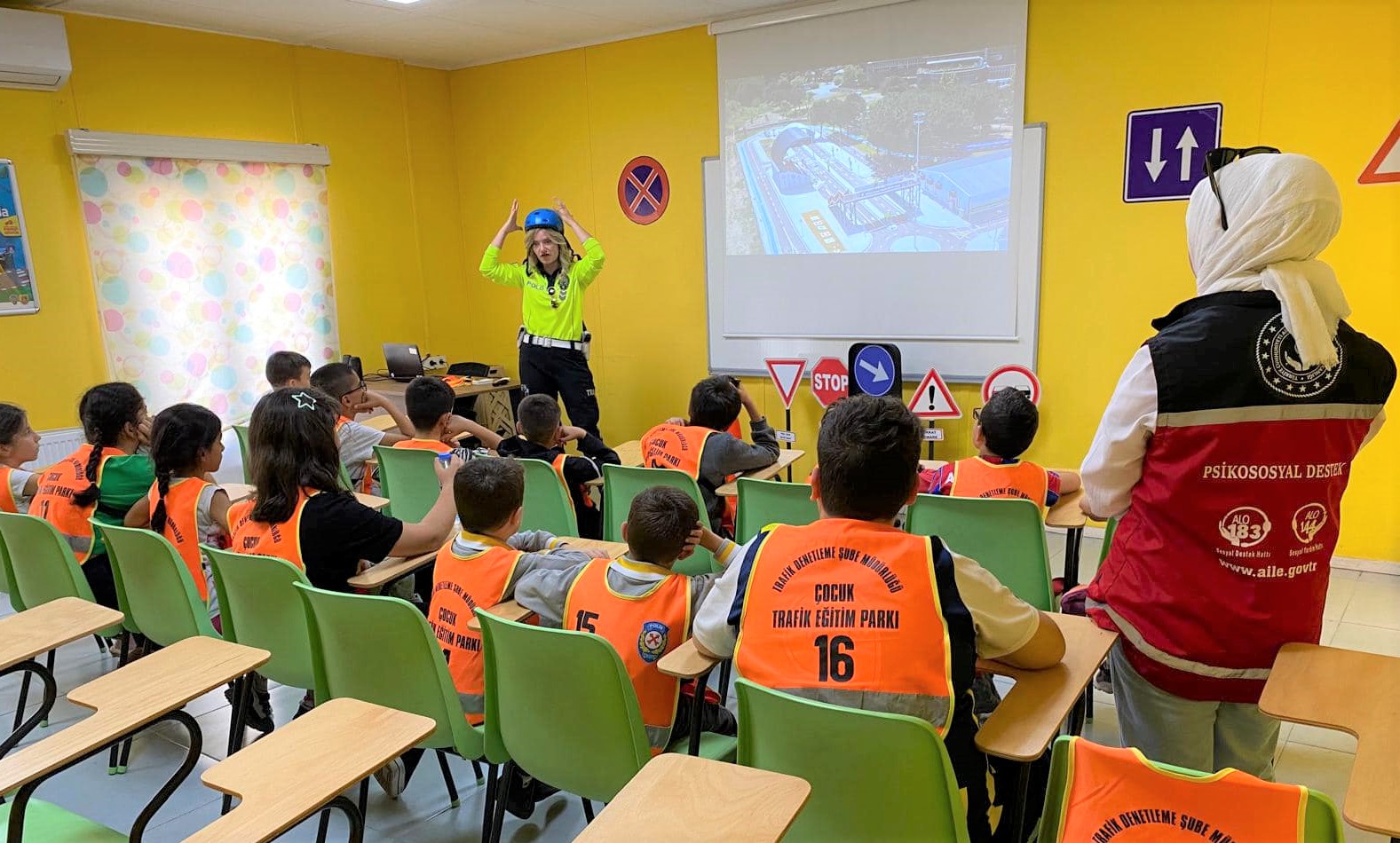 Her Çocuk Güvenli Bir Geleceği Hak ediyor