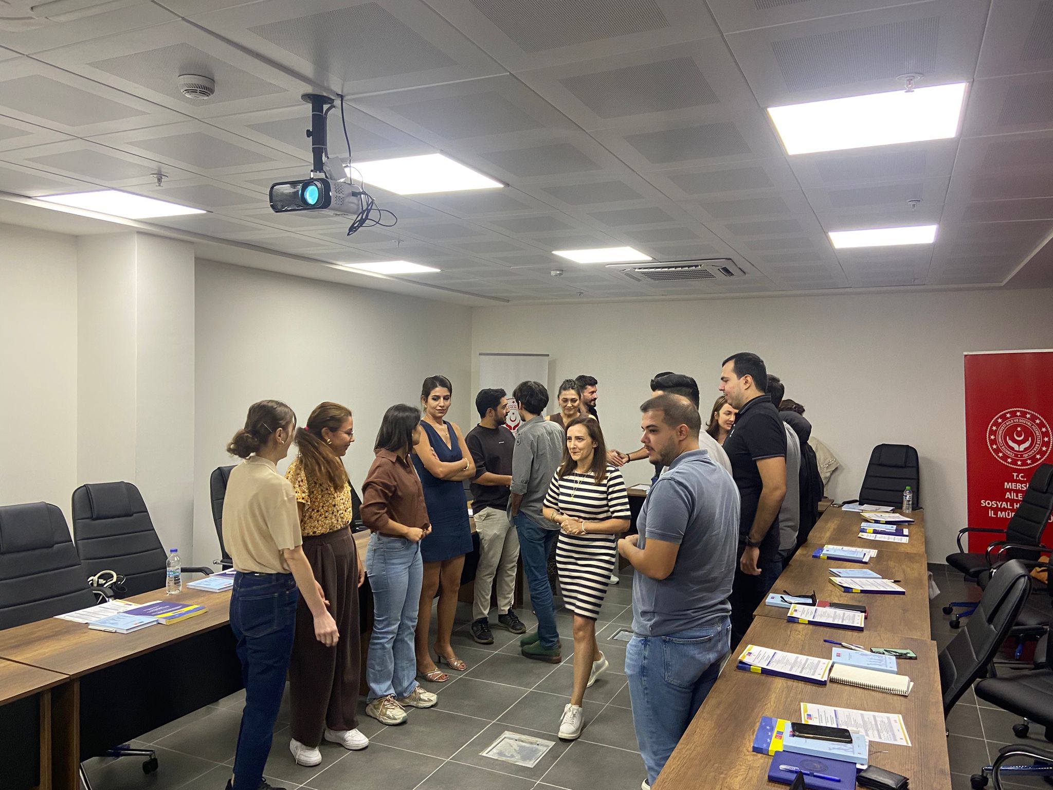 Türkiye'de Çocuk Haklarının Desteklenmesi için Teknik Yardım kapsamında 4.bileşen"Hassas Koşullar Altındaki Çocuklar"olarak adlandırılmıştır.Alanda çalışan Mobil Ekip çalışanlarına yönelik #PsikososyalDestekEğiticiEğitimi nin ilk günü başladı.