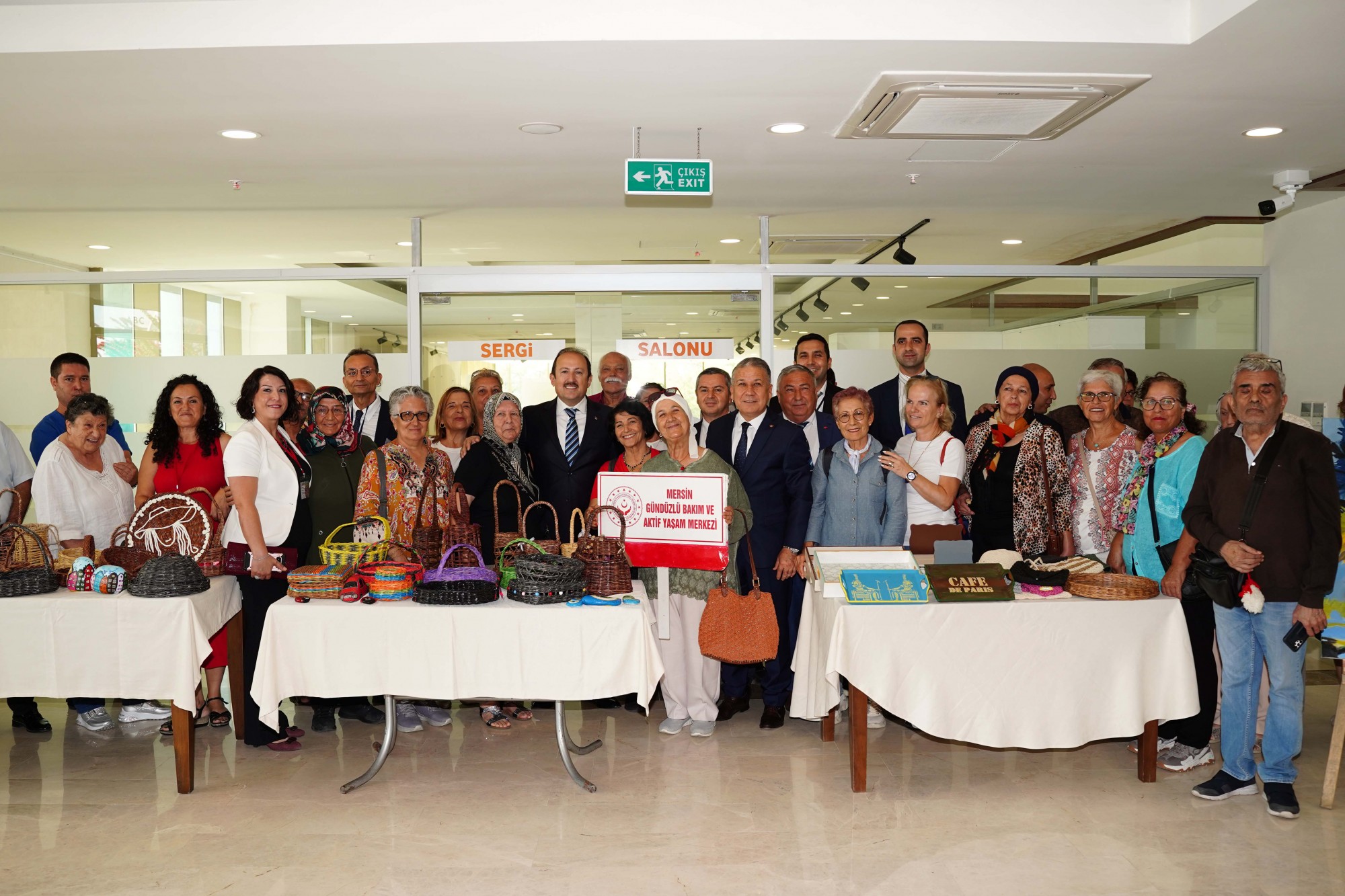 Valimiz Sn. Ali Hamza PEHLİVAN, İl Müdürümüz, İl Protokolü, çocuklarımız,yaşlılarımız ve akademisyenlerin katılımıyla ''60+ Yaş Tazelenme Üniversitesi Mersin Üniversitesi Kampüsü Açılış Töreni ile #DünyaYaşlılarGünü'' etkinliğinde bir araya geldik.