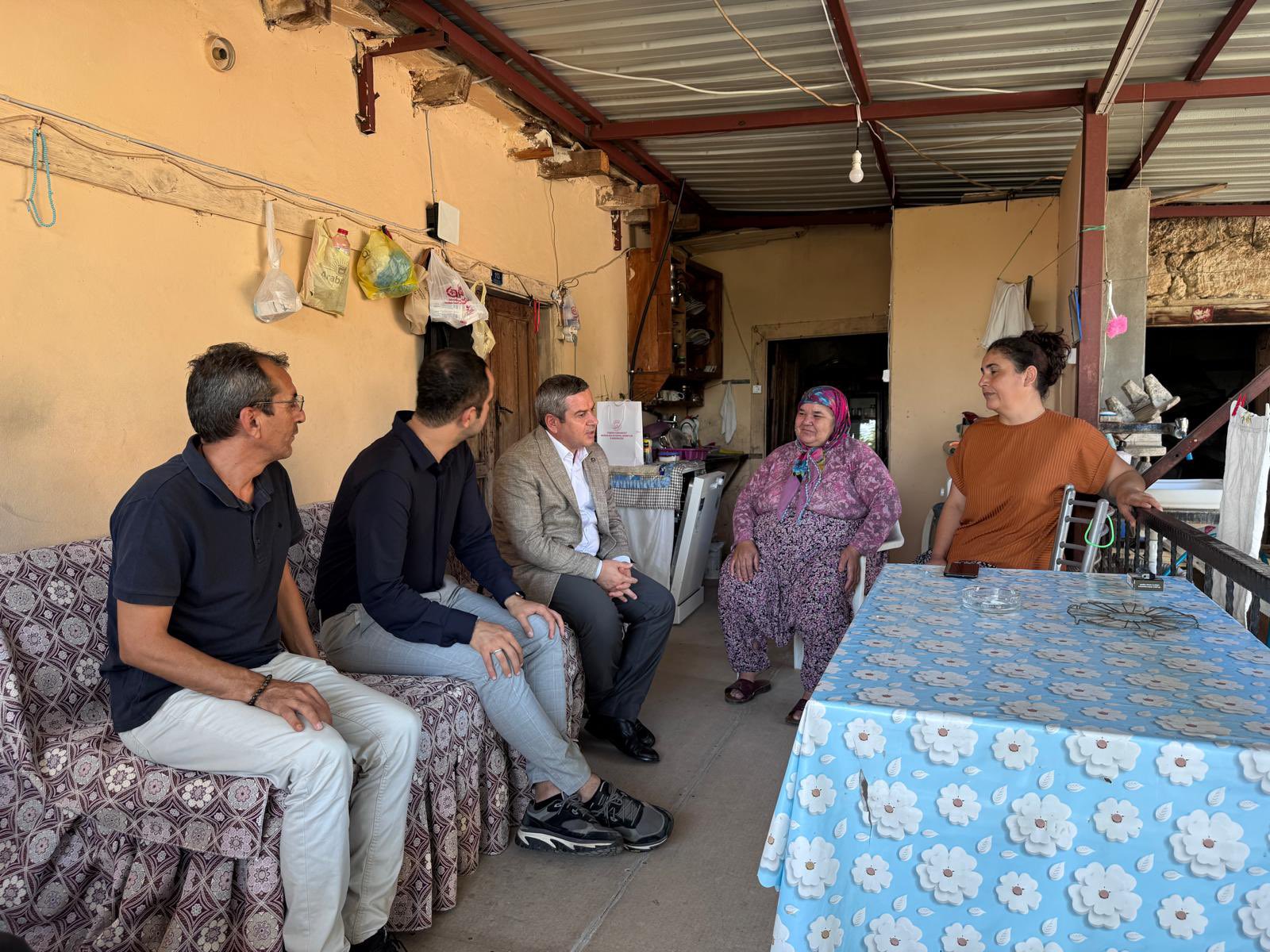 İl Müdürümüz Naci YILMAZ, 1974 yılında Kıbrıs Barış Harekâtı sırasında gazi olan ve 2021 yılında vefat eden Mustafa Cesur’un kıymetli eşi ve çocuklarını ziyaret etti. Gazimize Allah’tan rahmet ailesine sabırlar diliyoruz.