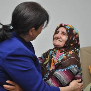 Süreyya Yavuz Hanımefendi'nin Yücel Huzurevi Ziyareti… - fotoğraf 10