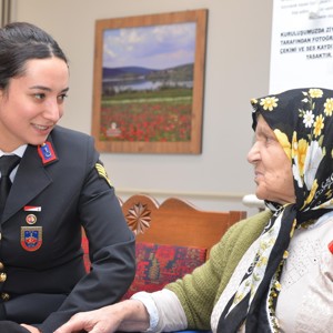 Jandarma Komando Eğitim Merkez Komutanından Huzurevimize Ziyaret - fotoğraf 9