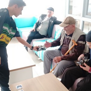 Öğrencilerimiz Tosya Huzurevimizde Kıymetli Büyüklerimizle Bir Araya Geldiler - fotoğraf 2