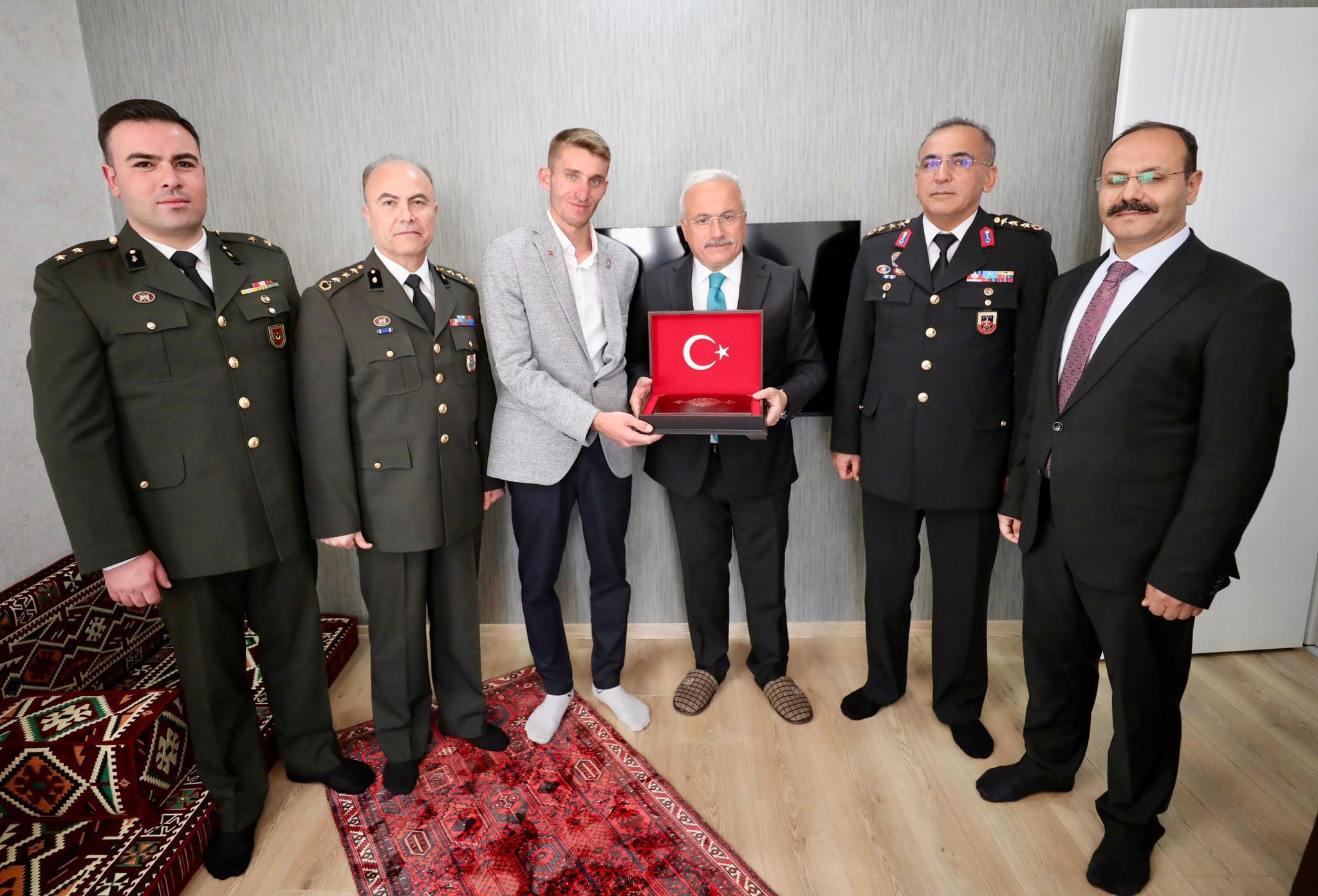GAZİLERİMİZE MİNNETTARIZ, DAİMA YANLARINDAYIZ! - fotoğraf 1