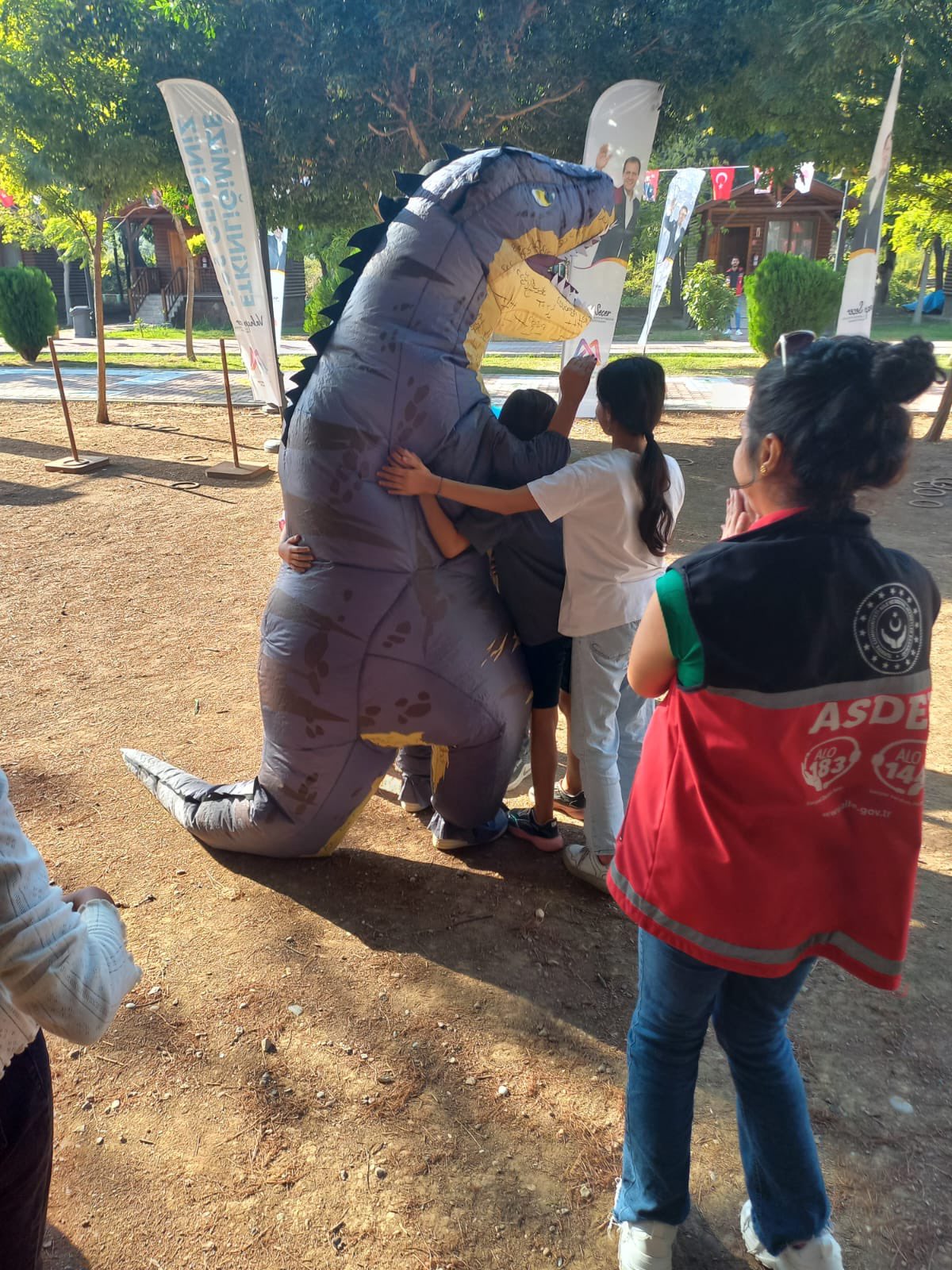 Okul Destek Projesi Kapsamında #TarsusSHM tarafından Tarsus Genclik Kampı Gezisi düzenlenerek çocuklarla birlikte Survivor Parkuru Tamamlama,Halka Atma, ve Hayvan Figürü Boyama Etkinlikleri yapıldı. 🥰🎨
