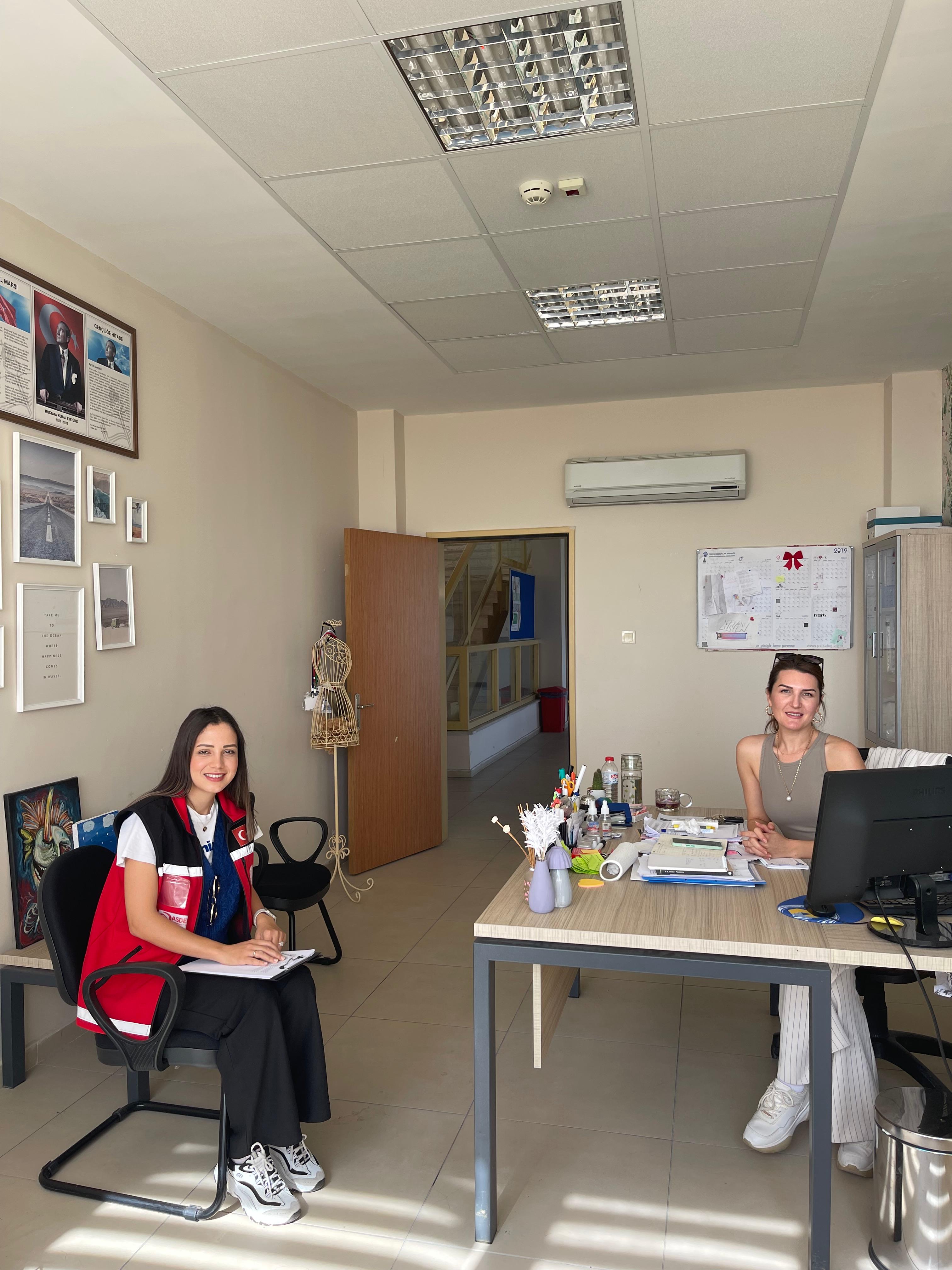 #MezitliSHM tarafından #ÇocuklarGüvendeProjesi kapsamında Şehit Fatih Soydan Ortaokulu, Ulaştırma Hizmetleri M.T.A.L ve Davultepe Sağlık Meslek Lisesi ziyaret edilerek okul idarecileri ve rehber öğretmenlere bilgilendirme çalışması yapıldı.