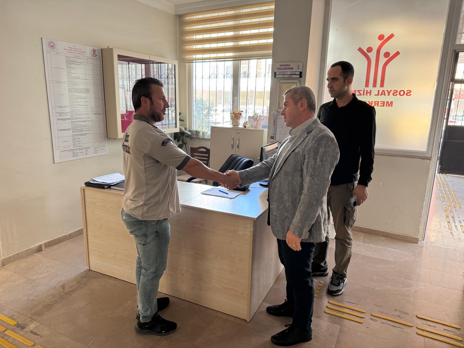 Hizmet kalitemizi ve standardımızı yükseltmek için denetim ve rehberlik çalışmalarımız devam ediyor. Bu kapsamda İl Müdürümüz Naci YILMAZ,Silifke Şiddet Önleme ve İzleme Merkezimizi ziyaret etti.