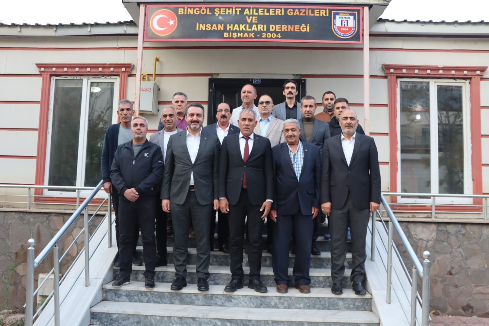 Şehit Yakınları ve Gaziler Genel Müdürümüz Sayın Muharrem KURT ilimizi ziyareti çerçevesinde Şehit Yakınları, Gaziler ve İnsan Hakları Derneğini ziyaret edilmiştir. Ziyarete İl Müdürümüz Abdulbari AKSOY’da eşlik etti. 