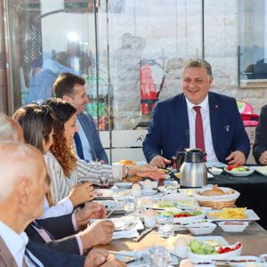 Yalova Huzurevi Yasli Bakim ve Rehabilitasyon Merkezi’nde hizmet alan kiymetli buyuklerimiz ile 29 Ekim Cumhuriyet Bayrami'ni kutladik - fotoğraf 2