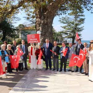 Yalova Huzurevi Yasli Bakim ve Rehabilitasyon Merkezi’nde hizmet alan kiymetli buyuklerimiz ile 29 Ekim Cumhuriyet Bayrami'ni kutladik - fotoğraf 3