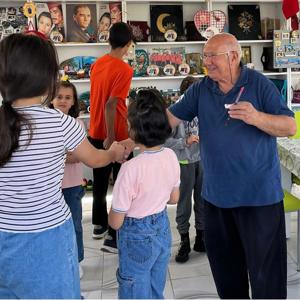 1 Ekim Dunya Yaslilar Gunu kapsaminda Cocuk Evleri Koordinasyon Merkezi Mudurlugumuzde kalan cocuklarimizdan anlamlı ziyaret - fotoğraf 2