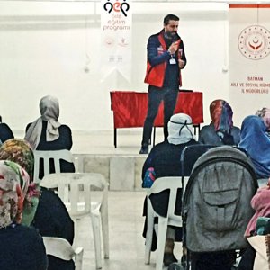 Vali Aydın Arslan İlkokulu velilerine "Etkili ve Yetkin Ebeveynlik" eğitimi - fotoğraf 2