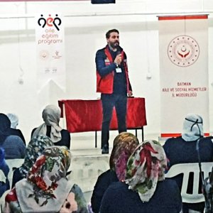Vali Aydın Arslan İlkokulu velilerine "Etkili ve Yetkin Ebeveynlik" eğitimi - fotoğraf 1