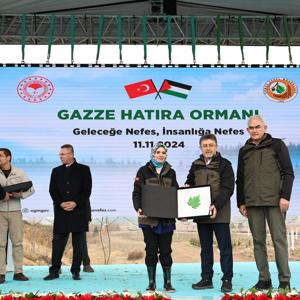 Bakanımız Mahinur Özdemir Göktaş, Milli Ağaçlandırma Günü’nde Gazze Hatıra Ormanı’na Fidan Dikti - fotoğraf 10