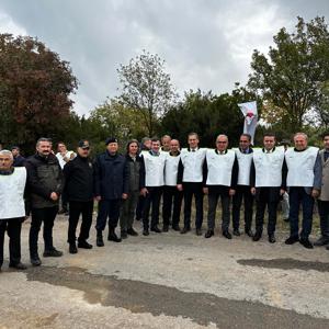 İl Müdürümüz Arif Laçin, 11 Kasım Milli Ağaçlandırma Günü’nde Ağaç Dikme Etkinliğine Katıldı - fotoğraf 2