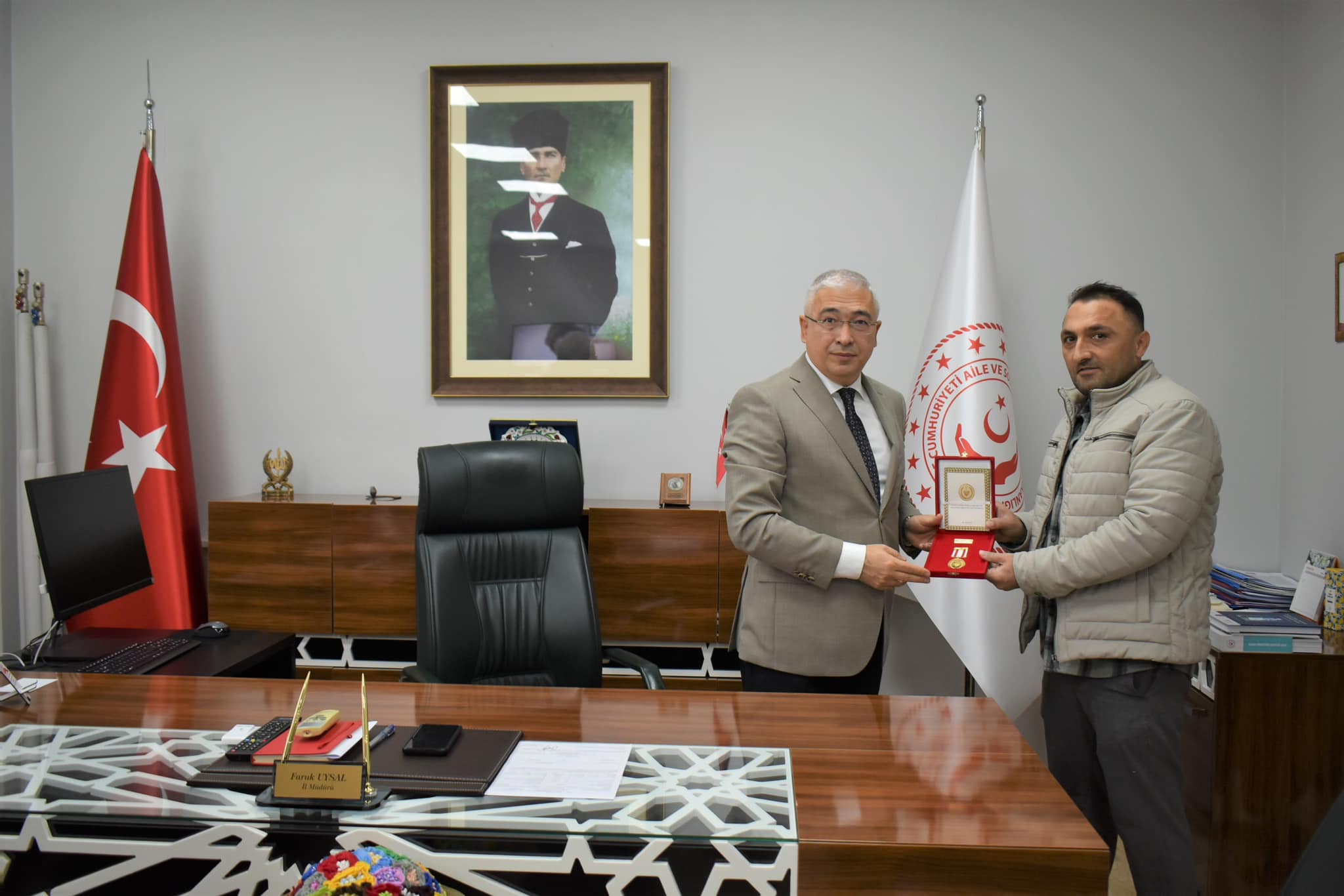 Cesaret ve Fedakârlık, Sonsuz Minnet