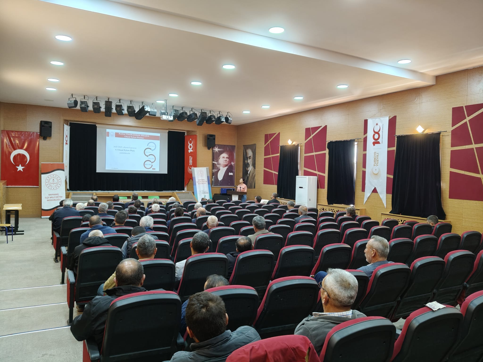 Bayramiç İlçesinde Görev Yapan Muhtarlarına Kadına Yönelik Şiddet ve Erken Yaşta Zorla Evliliklerle Mücadele Eğitimi