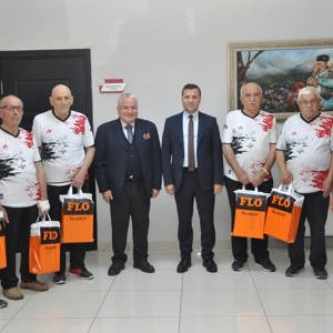 Yücel Huzurevi Müdürlüğü Bocce Takımımız Final Maçları Öncesi İl Müdürümüzü Ziyaret Etti… - fotoğraf 2