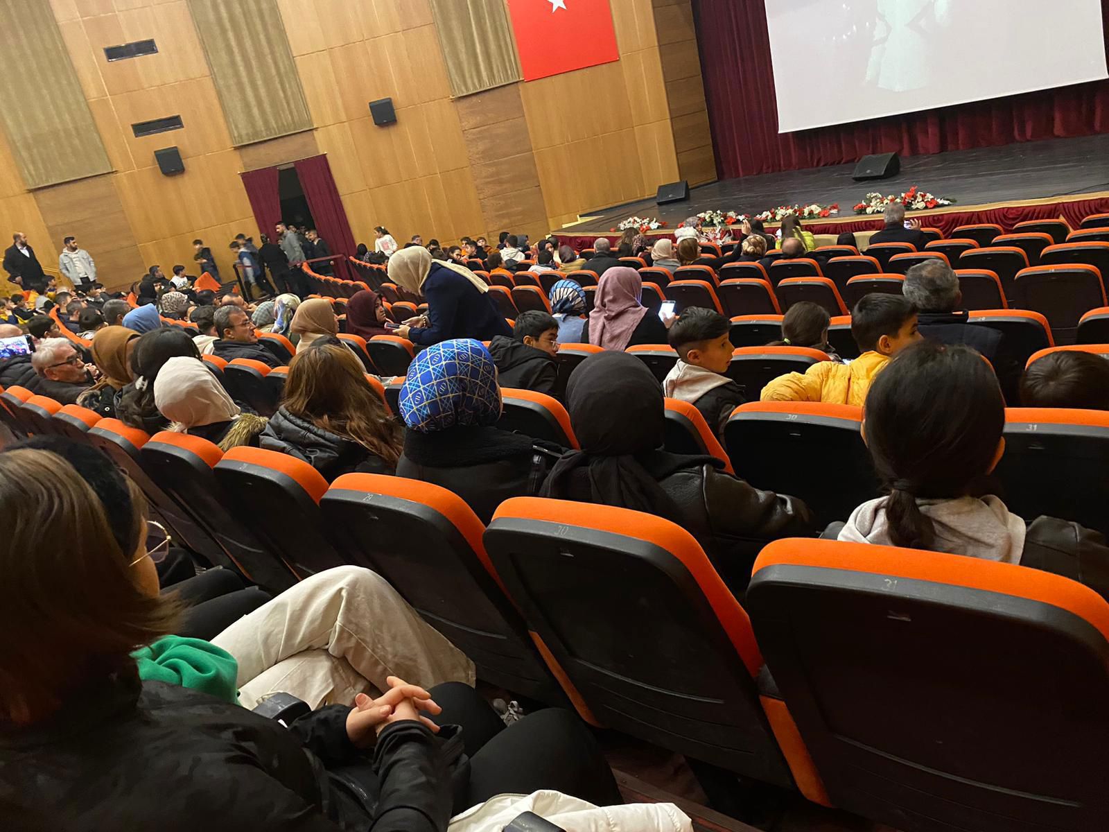 Bizim Çocuklar “Somuncu Baba Aşkın Sırrı” Filminin Özel Gösterimini İzlediler. - fotoğraf 3
