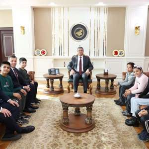 Valimiz Sayın Mustafa Yavuz, Dünya Çocuk Hakları Günü’nde Çocuklarımızı Ağırladı… - fotoğraf 2